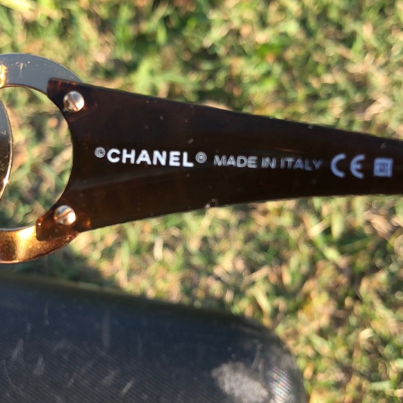Chanel Sunglasses w case - Picture 3 of 8